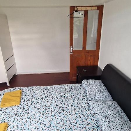 Ritzs Place Northolt  Esterno foto