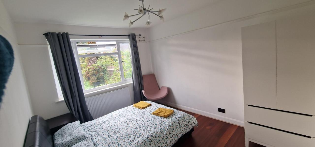 Ritzs Place Northolt  Esterno foto