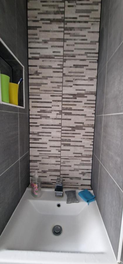Ritzs Place Northolt  Esterno foto