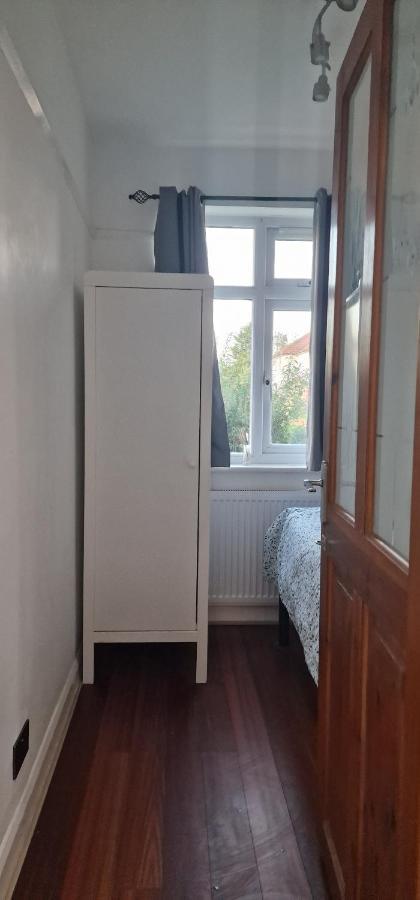 Ritzs Place Northolt  Esterno foto